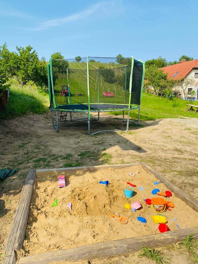 Vinny Sklep U Mna Mutěnice Exteriör bild